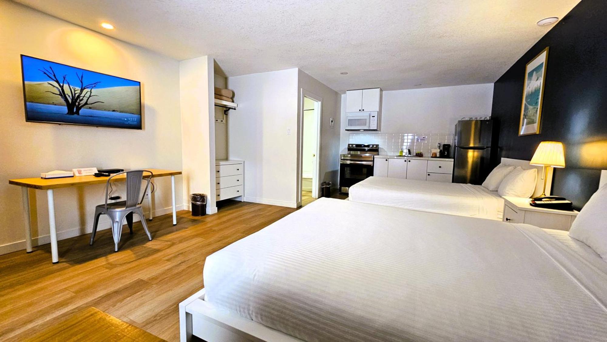 Cloud 9 Inn Whitecourt Exterior foto