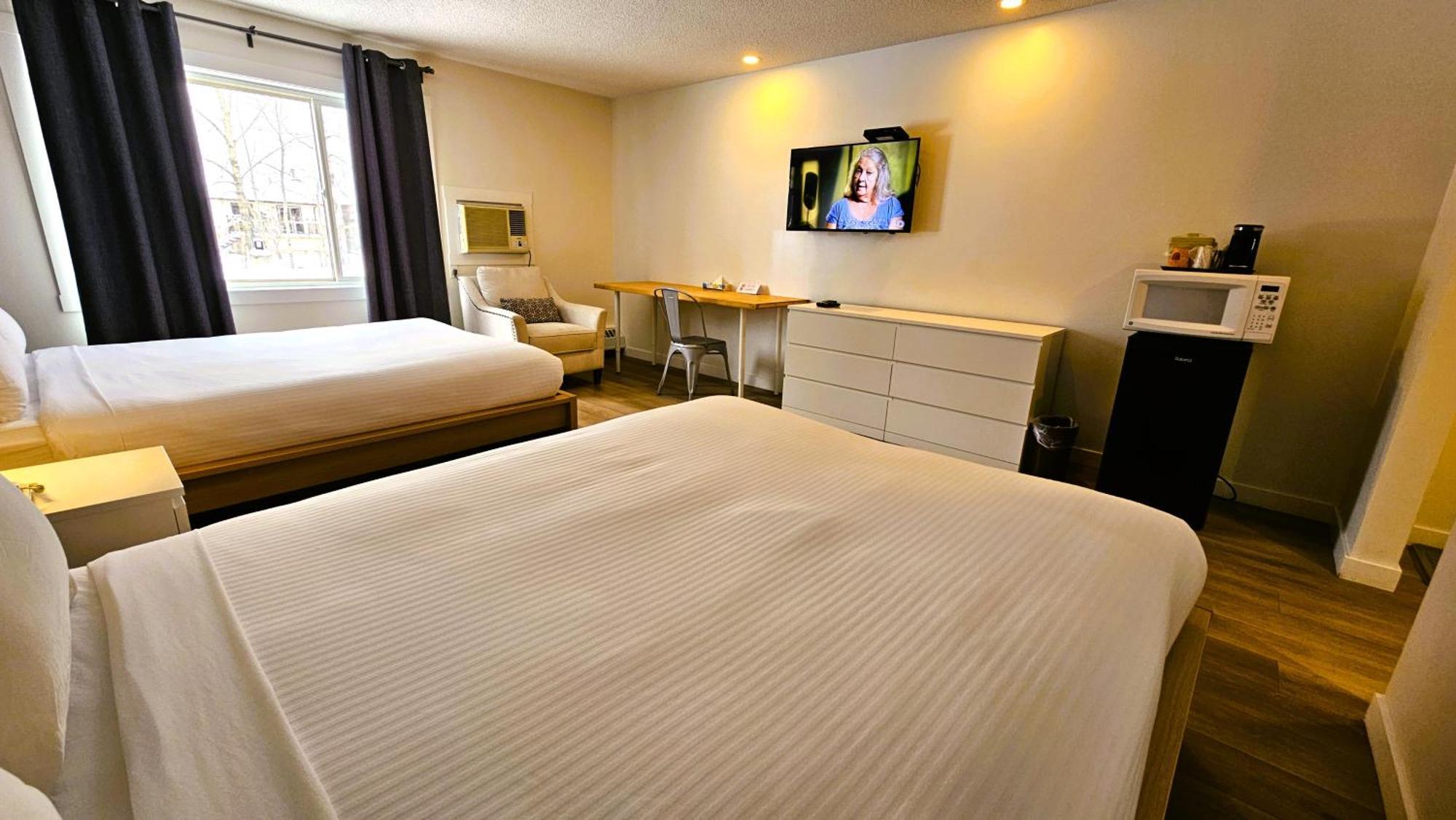 Cloud 9 Inn Whitecourt Exterior foto