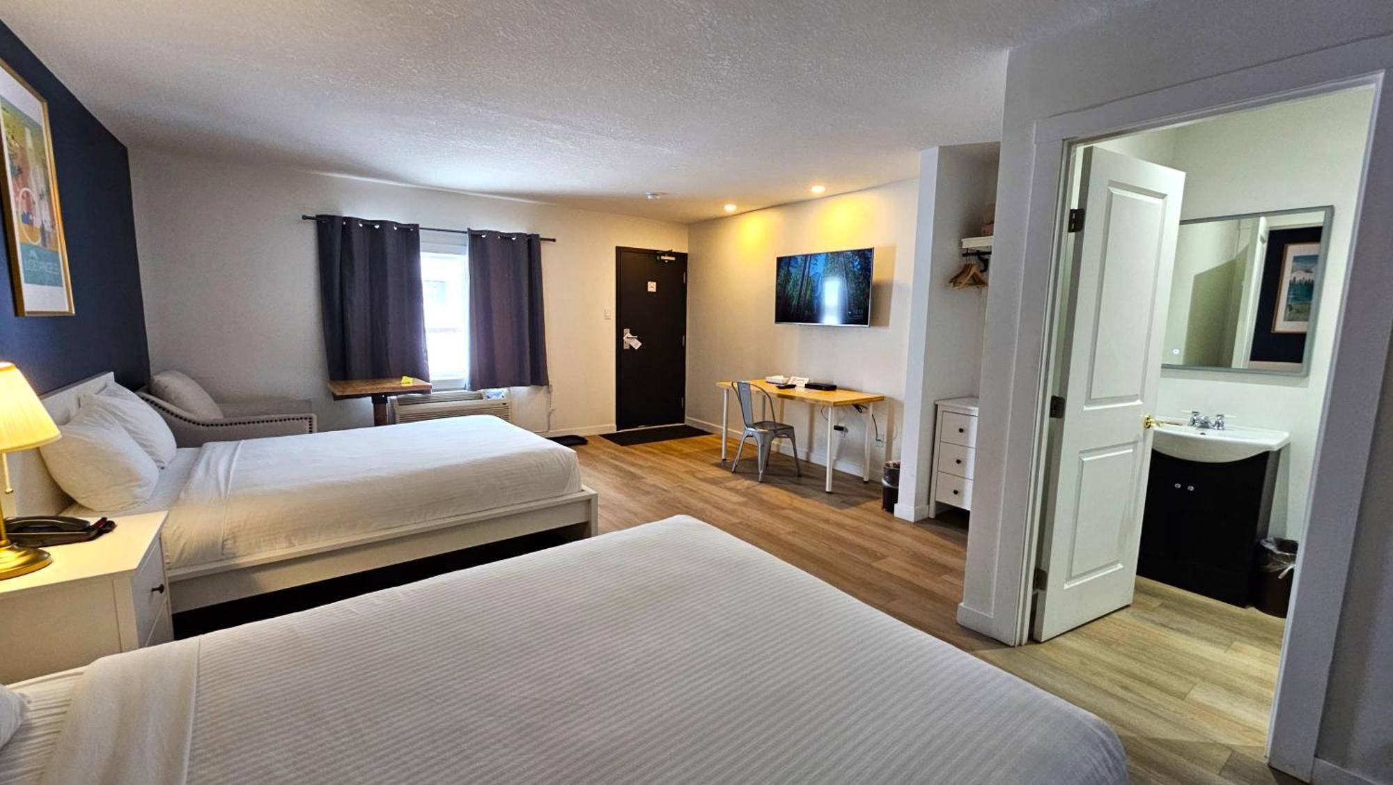 Cloud 9 Inn Whitecourt Exterior foto