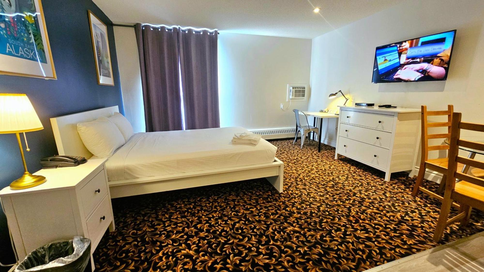 Cloud 9 Inn Whitecourt Exterior foto
