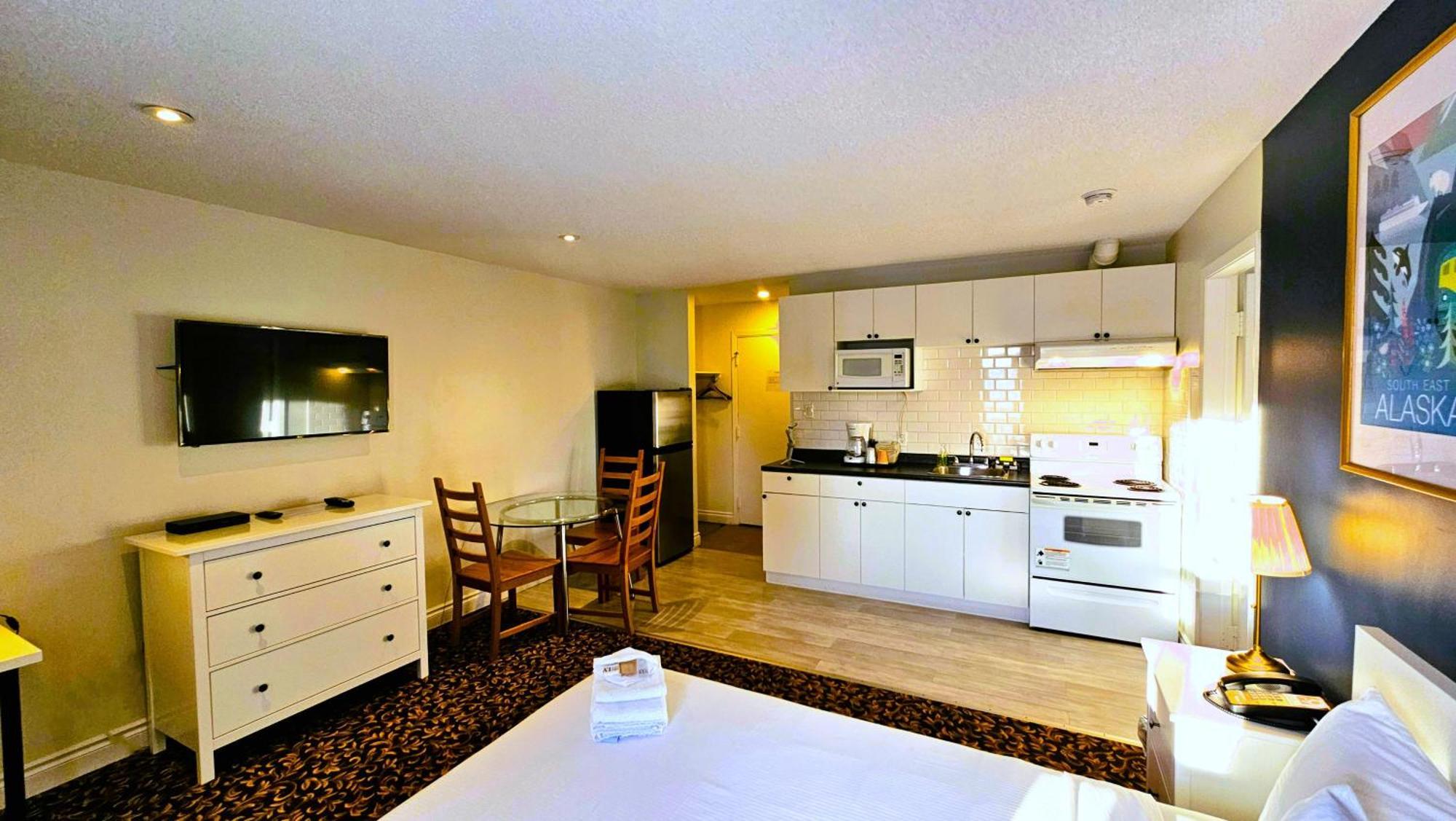 Cloud 9 Inn Whitecourt Exterior foto