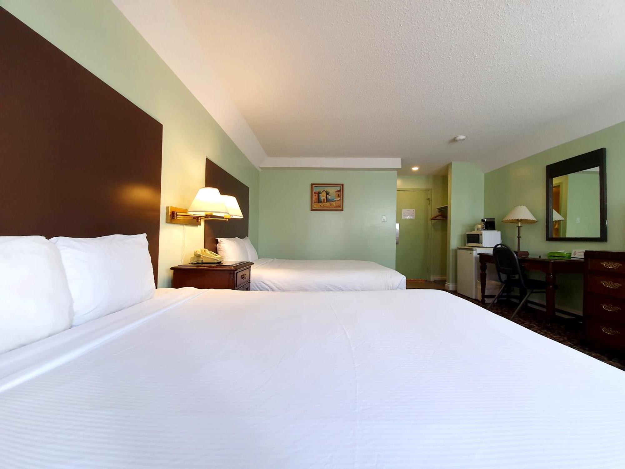 Cloud 9 Inn Whitecourt Exterior foto